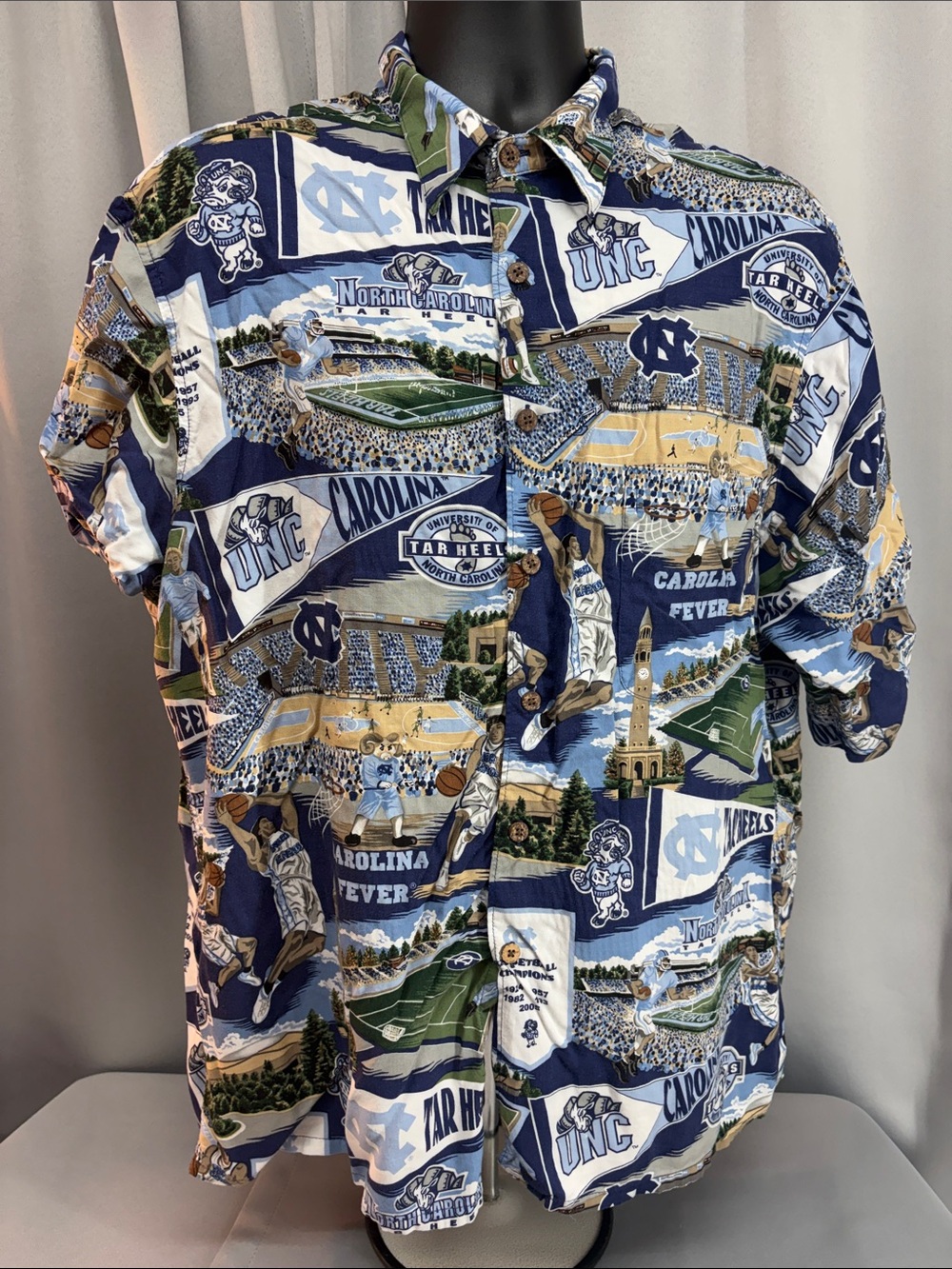 Reyn Sports XL Mens tropical Shirt UNC Carolina Fever